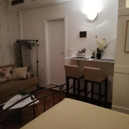 Apartment Axis Center